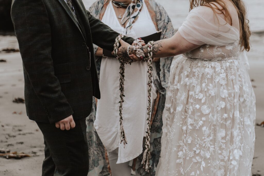 Scotland elopement photographer capturing a hand fastening ceremony on An Corran beach on the Isle of Skye