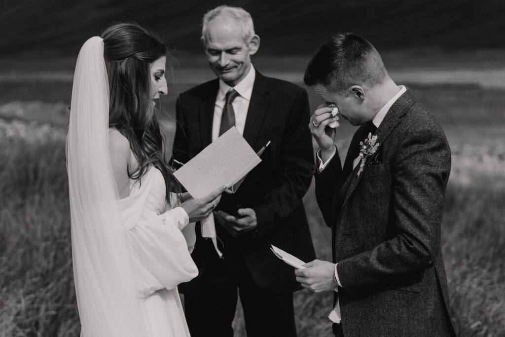 Elopement photographer capturing an Isle of Mull ceremony