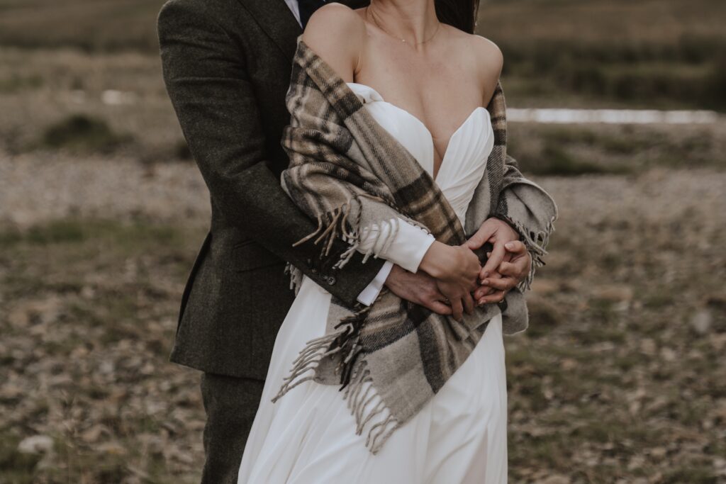 Small details during a couples elopement in Scotland