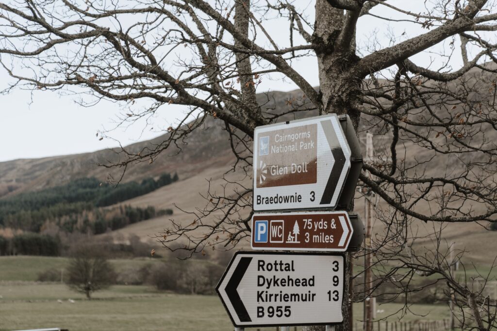 Small details of a scotland elopement