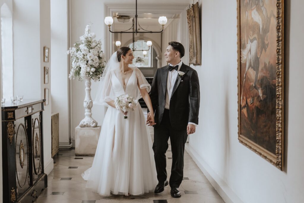 Gosfield Hall couples portraits indoor